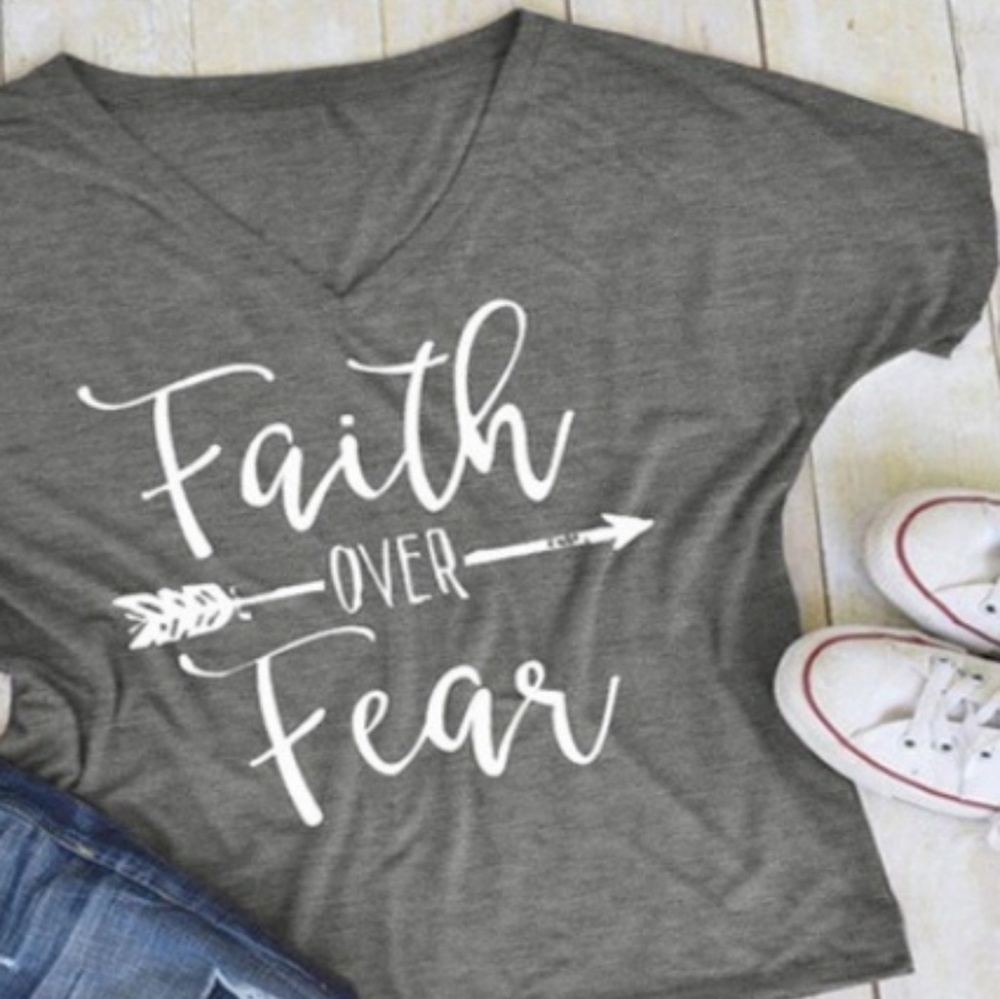FAITH OVER FEAR GRAPHIC TEE